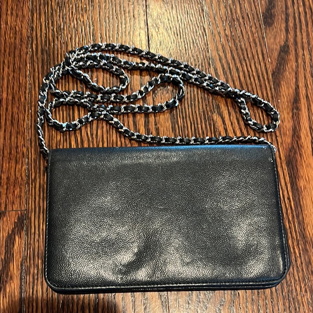 CHANEL Black Crossbody Bag with Iconic CC Logo - Picture 3 of 12